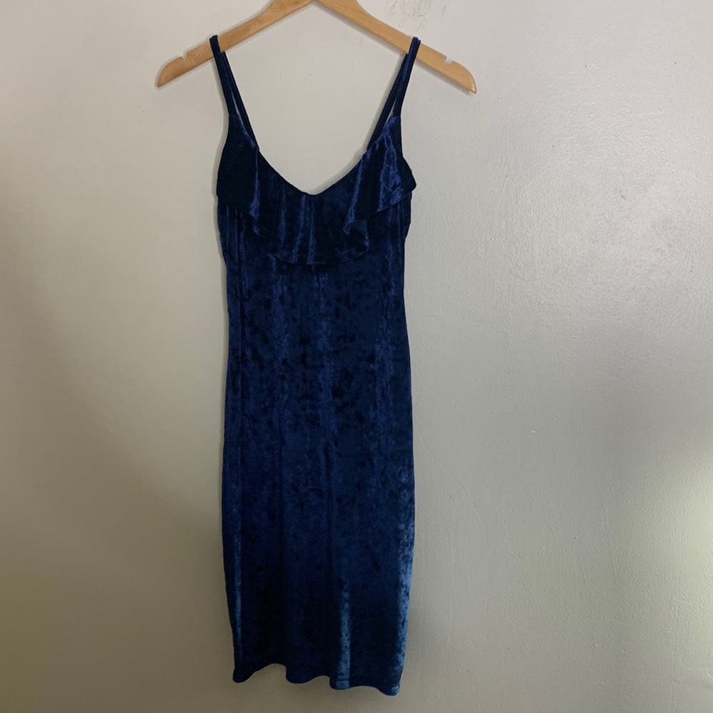 Lascana blue velvet‎ ruffle dress